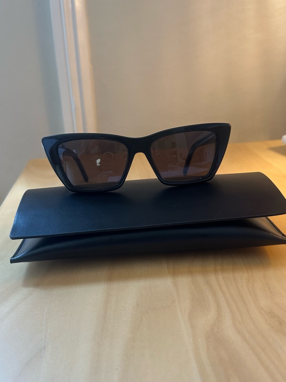 AUTH Saint Laurent Mica Black Cat-eye Sunglasses with Case - Picture 8 of 9